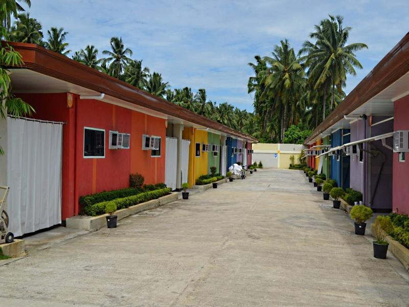Rainbow Romanz Garden Inn Tagum Exterior photo